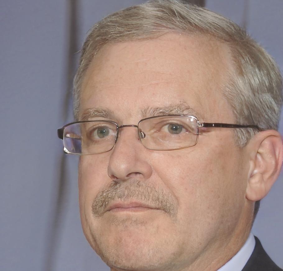 Dr. Alexandre Moreau, Directeur de Recherche chez tremalunqerivosa